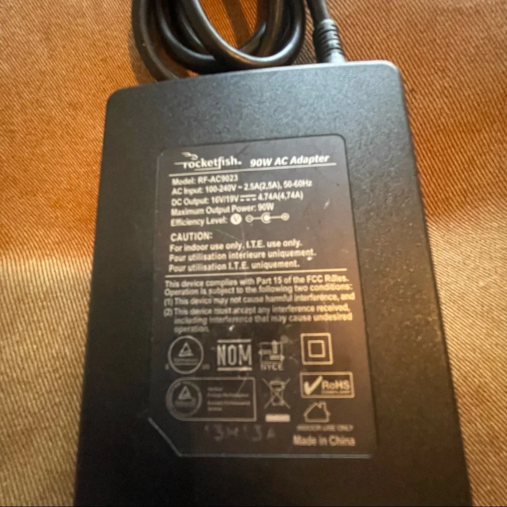 ROCKETFISH AC ADAPTER